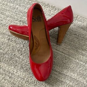 Sofft red patent leather heels size 8